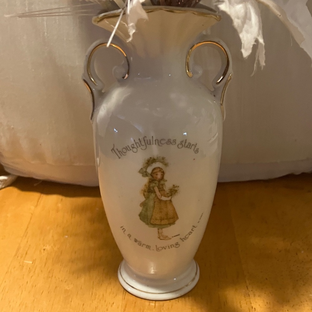 Vintage Holly Hobby from 1974 6” vase with handles floral arrangement.  Stands